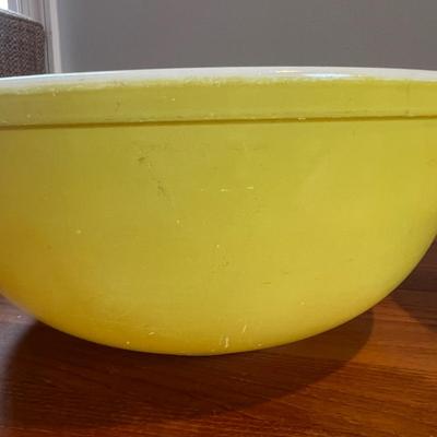 3 Pc Vintage Pyrex Lot - 2 Large Bowls, Casserole Dish