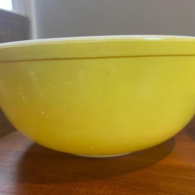 3 Pc Vintage Pyrex Lot - 2 Large Bowls, Casserole Dish