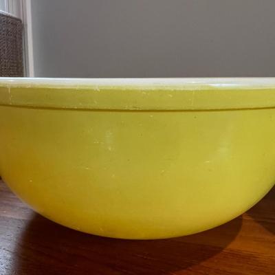 3 Pc Vintage Pyrex Lot - 2 Large Bowls, Casserole Dish