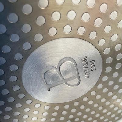 Beautiful 4 qt hero pan with steam insert