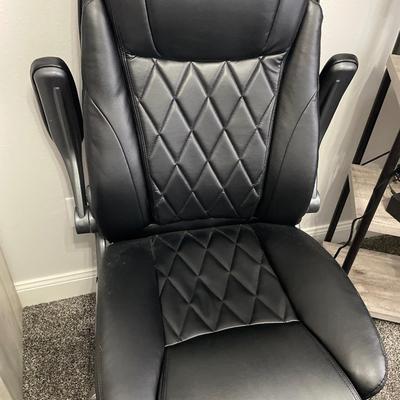 Black adjustable office chair