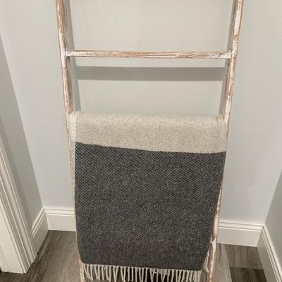 Ladder decor with blanket