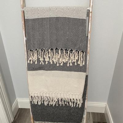 Ladder decor with blanket