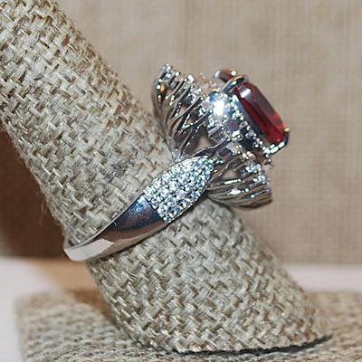 Size 8½ Cranberry Red Square Main Stone Ring with Full Nested Surround and Side Accents on a Silver Tone Band (8.6g)