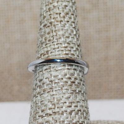 Size 6 Green-Eyed Leopard Cat Ring with Looped Setting on a Silver Tone Band (4.0g)