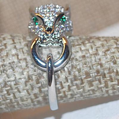 Size 6 Green-Eyed Leopard Cat Ring with Looped Setting on a Silver Tone Band (4.0g)