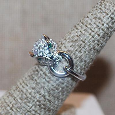 Size 6 Green-Eyed Leopard Cat Ring with Looped Setting on a Silver Tone Band (4.0g)