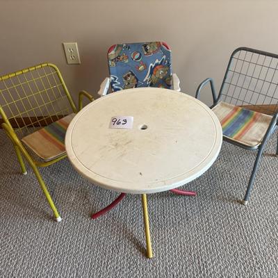 Kids Table and Chairs