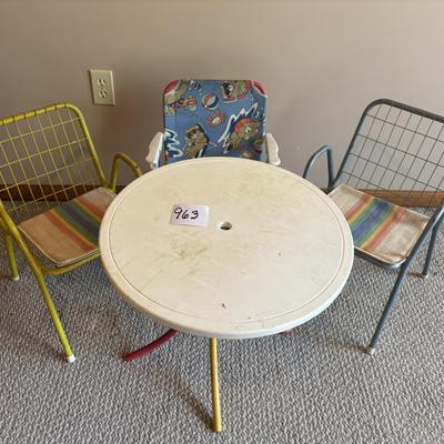 Kids Table and Chairs