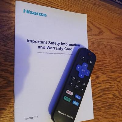Hisense Flat Screen Smart TV with Remote - Roku TV - 32"