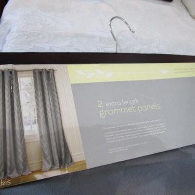 New 2 pk. Duck River Textile gromet curtains