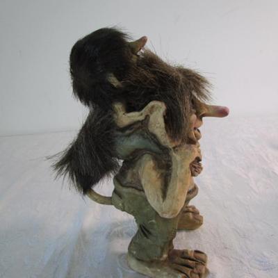 Dad & son troll piggy back ride