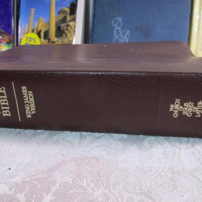 Large print Bible & 5 bible-related books