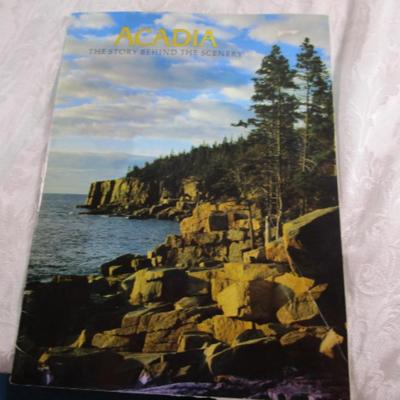 3 travel books, 1 travel magazine, 1 folder, 1 atlas