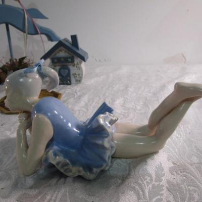 Decorative figures & plaque
