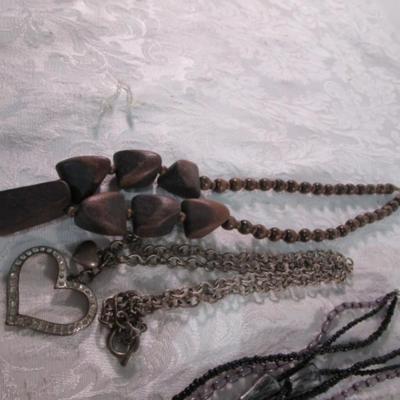 9 necklaces & a necklace tree