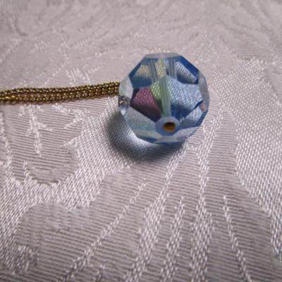 Vintage yellow-gold tone multi-round faceted blue aurora borealis dangling pendat charm necklace