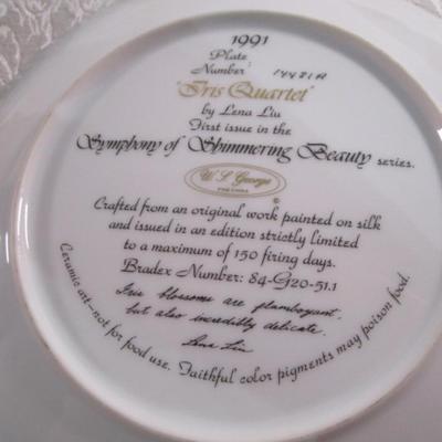 4 Vintage decorative plates