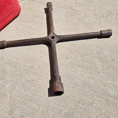 Gas Can & Large heavy-duty large rig 4-Way Lug Wrench