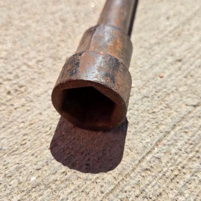 Gas Can & Large heavy-duty large rig 4-Way Lug Wrench