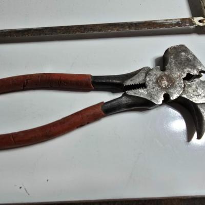 Mixed Hand Tool Lot – Axe Head, Hacksaw, Pry Bars, and More