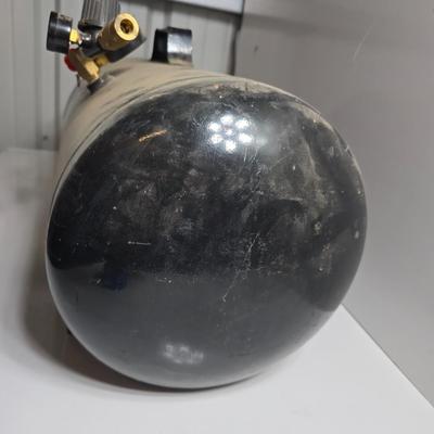 Portable Air Tank with Pressure Gauges & Regulator