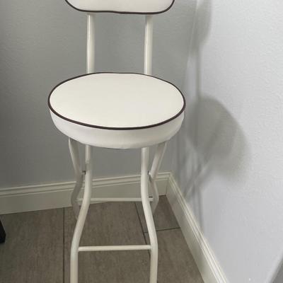 Foldable white stool