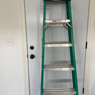 Sale Photo Thumbnail #320: Like new ladder