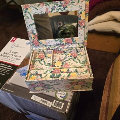 Jewelry box