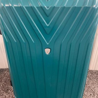 3 hard sided suitcases