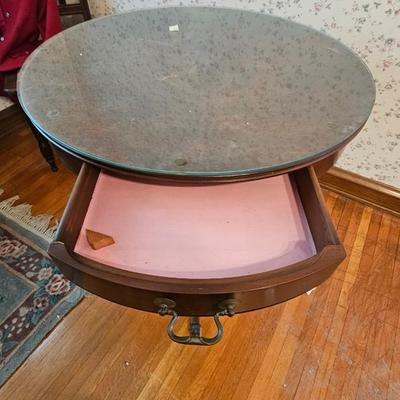 Round table w/ chair