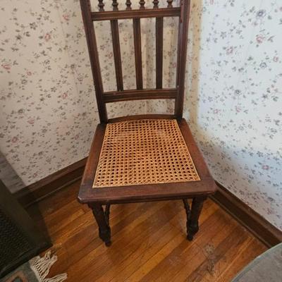 Round table w/ chair