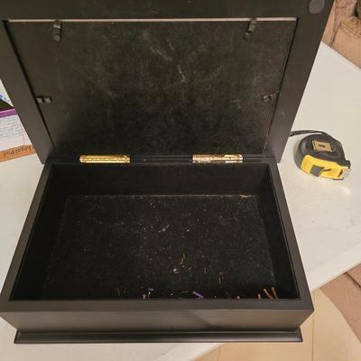 Jewelry box