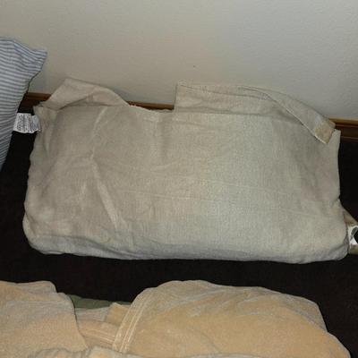 Lot of 3 blankets.