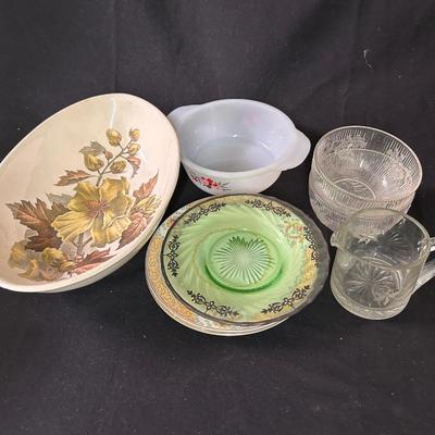 Lot of vintage kitchen items