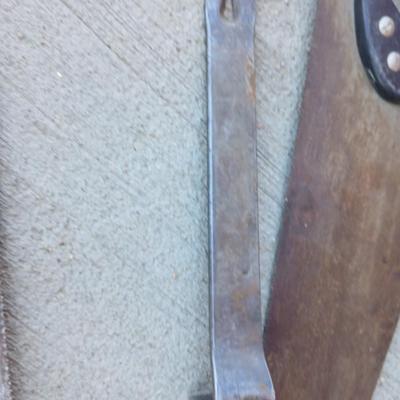 Mixed Hand Tool Lot – 3 Saws, Pry Bar & Mini Sledge
