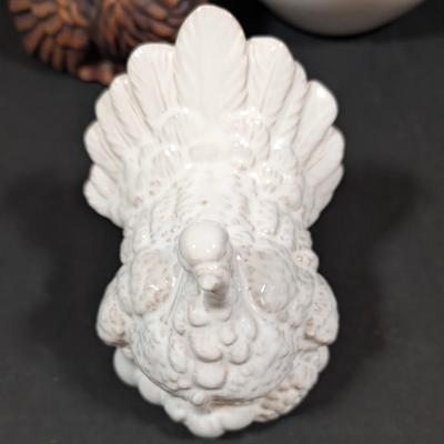 LOT 7B: Autumn/Thanksgiving Pillows, Throw, Home Decor & More, Snap These Beautiful Items Up Now For A Cozy Fall