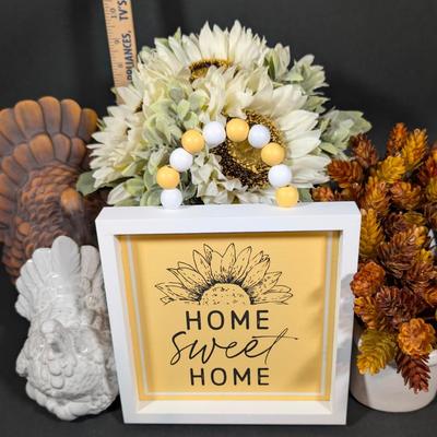 LOT 7B: Autumn/Thanksgiving Pillows, Throw, Home Decor & More, Snap These Beautiful Items Up Now For A Cozy Fall