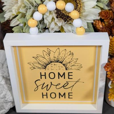 LOT 7B: Autumn/Thanksgiving Pillows, Throw, Home Decor & More, Snap These Beautiful Items Up Now For A Cozy Fall