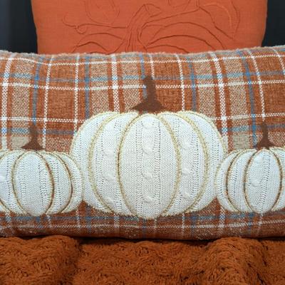 LOT 7B: Autumn/Thanksgiving Pillows, Throw, Home Decor & More, Snap These Beautiful Items Up Now For A Cozy Fall