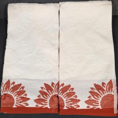 LOT 7B: Autumn/Thanksgiving Pillows, Throw, Home Decor & More, Snap These Beautiful Items Up Now For A Cozy Fall