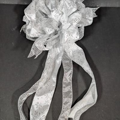 LOT 14B: Wreaths Galore, Patriotic, Christmas & Fall Styles, Large Christmas & Fall Wreaths Are NIB, Smaller Battery-Operated...