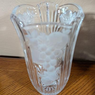 LOT 17L: Ceramic Vase On Base W/Dried Eucalyptus, Crystal Vase W/Frosted Grapes/Fruit, 1 Wexford Pattern Large Glass Fruit Bowl, 2...