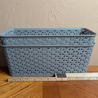 LOT 19L: Kitchen Ware, Large Stainless Steel Stock Pot, Crock Pot Model: SCV603 R Not Tested, Opaque Tupperware, Large & Smaller...