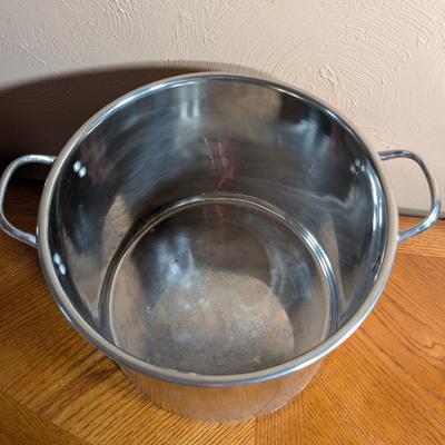 LOT 19L: Kitchen Ware, Large Stainless Steel Stock Pot, Crock Pot Model: SCV603 R Not Tested, Opaque Tupperware, Large & Smaller...