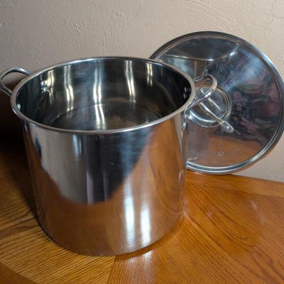 LOT 19L: Kitchen Ware, Large Stainless Steel Stock Pot, Crock Pot Model: SCV603 R Not Tested, Opaque Tupperware, Large & Smaller...