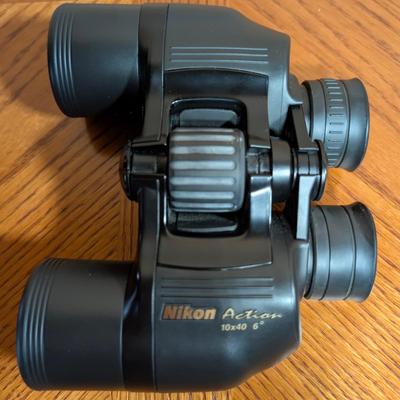 LOT 20L: Nikon Telephoto Binoculars Action 10X40 With Case, Perfect For Sporting Events Concerts & Bird Watching