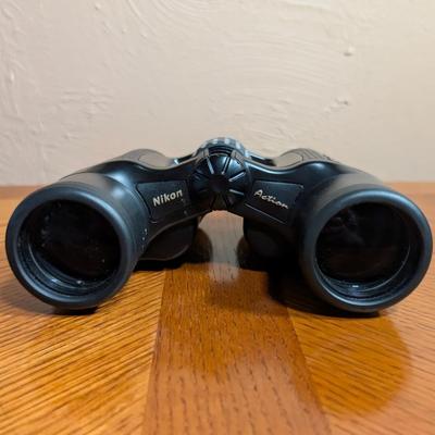 LOT 20L: Nikon Telephoto Binoculars Action 10X40 With Case, Perfect For Sporting Events Concerts & Bird Watching