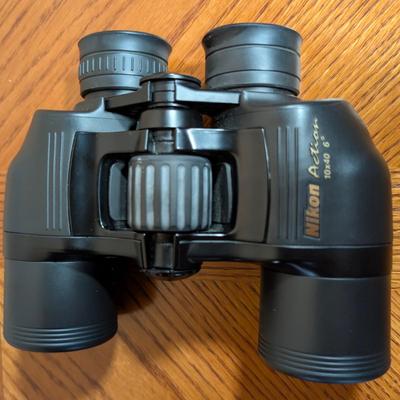 LOT 20L: Nikon Telephoto Binoculars Action 10X40 With Case, Perfect For Sporting Events Concerts & Bird Watching