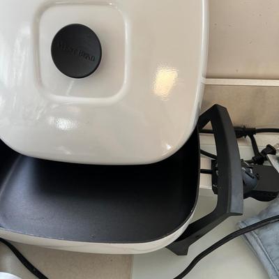 Kitchen Appliance Lot - Formans Grill, Blender, Electric Skillet